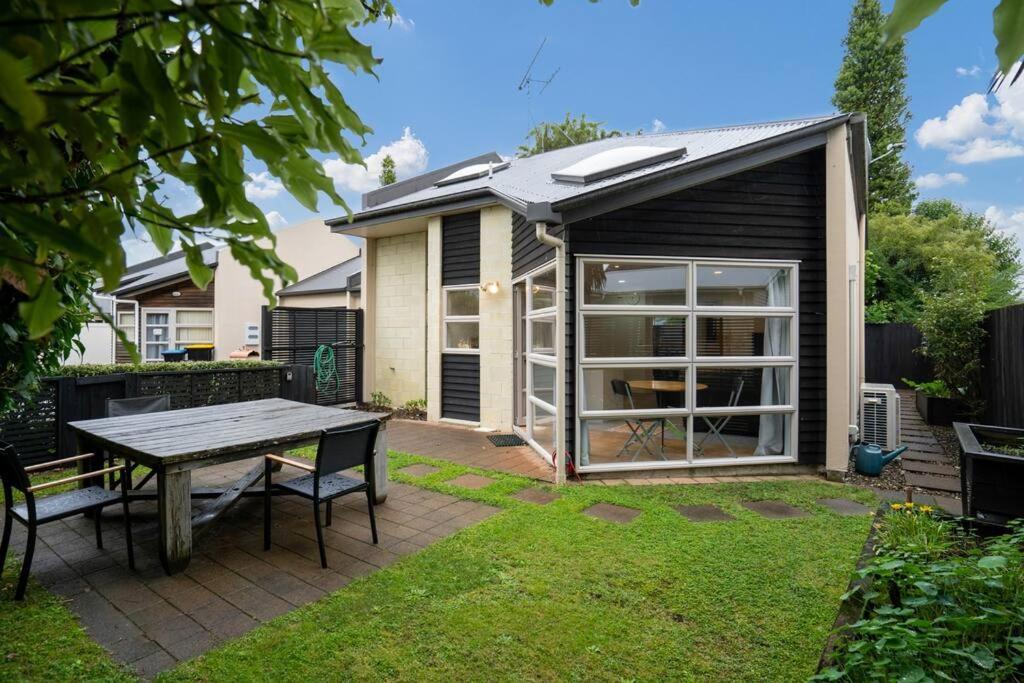 Sunny, Quiet, 2-Bedroom Unit In Fabulous Location! Cambridge Exterior foto